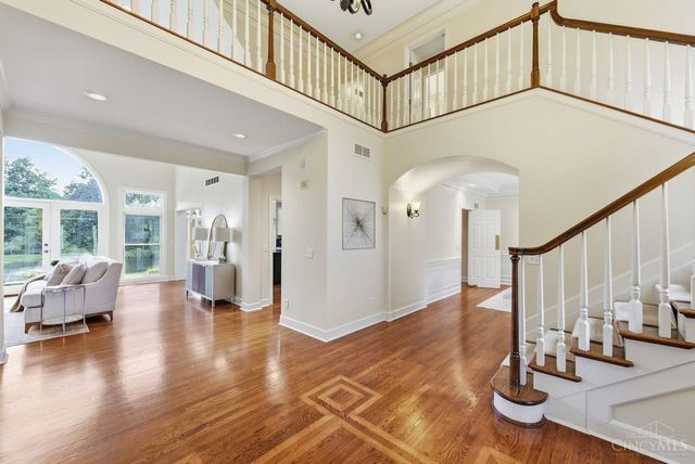 8575 Sleepy Hollow Drive, Indian Hill, OH 45243