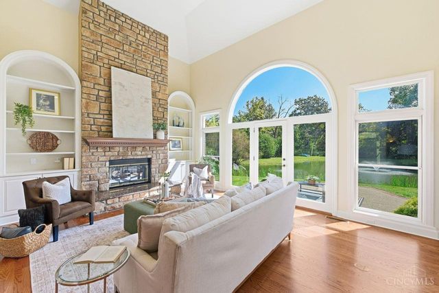8575 Sleepy Hollow Drive, Indian Hill, OH 45243