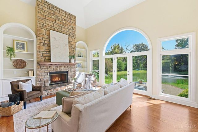 8575 Sleepy Hollow Drive, Indian Hill, OH 45243