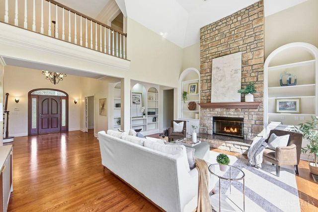 8575 Sleepy Hollow Drive, Indian Hill, OH 45243