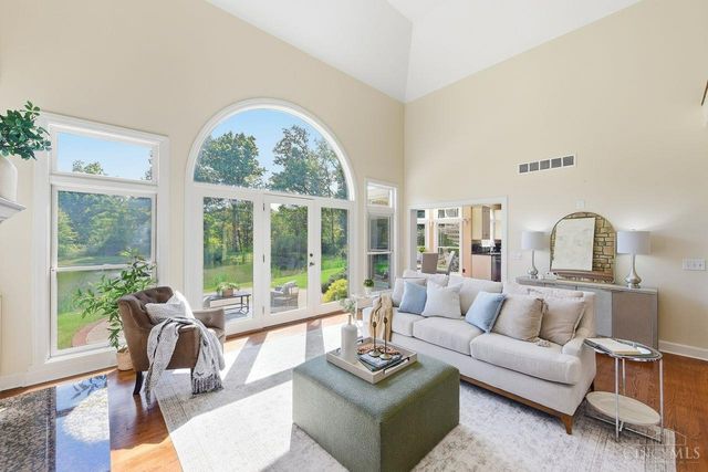 8575 Sleepy Hollow Drive, Indian Hill, OH 45243