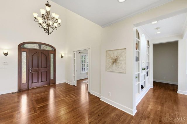8575 Sleepy Hollow Drive, Indian Hill, OH 45243