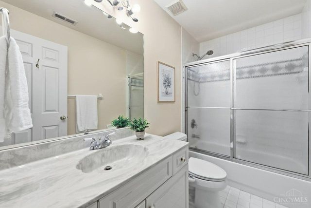 8575 Sleepy Hollow Drive, Indian Hill, OH 45243