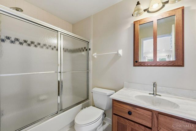 8575 Sleepy Hollow Drive, Indian Hill, OH 45243