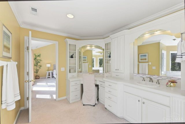 8575 Sleepy Hollow Drive, Indian Hill, OH 45243