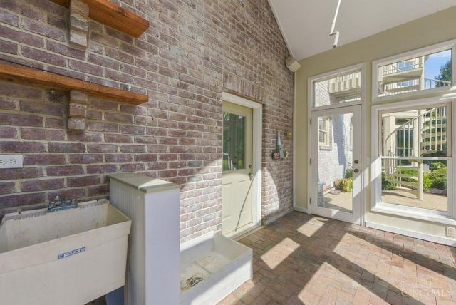 8575 Sleepy Hollow Drive, Indian Hill, OH 45243