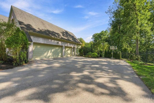 8575 Sleepy Hollow Drive, Indian Hill, OH 45243