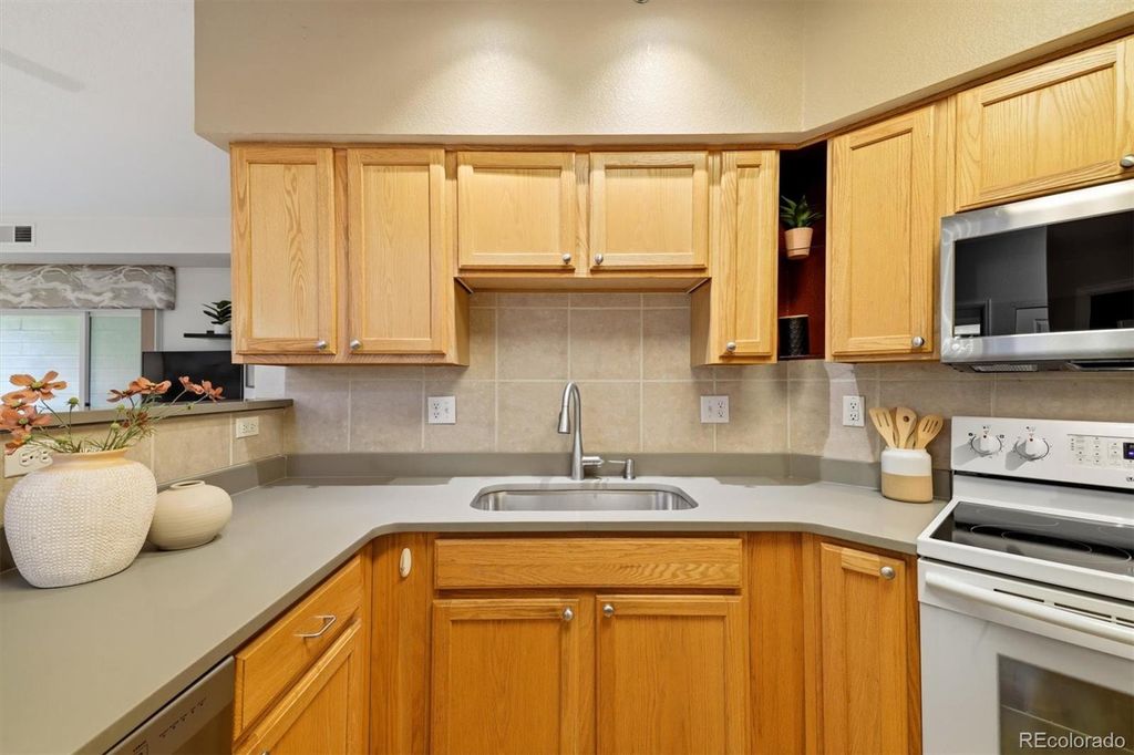 Image 8 of property listing at 2896 W Riverwalk Circle A 309, Littleton, CO 80123