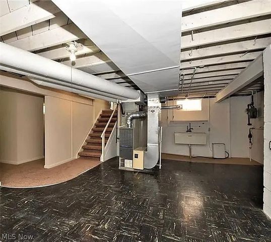 12332 Park Knoll Drive, Garfield Heights, OH 44125