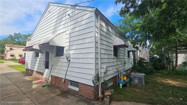 12332 Park Knoll Drive, Garfield Heights, OH 44125