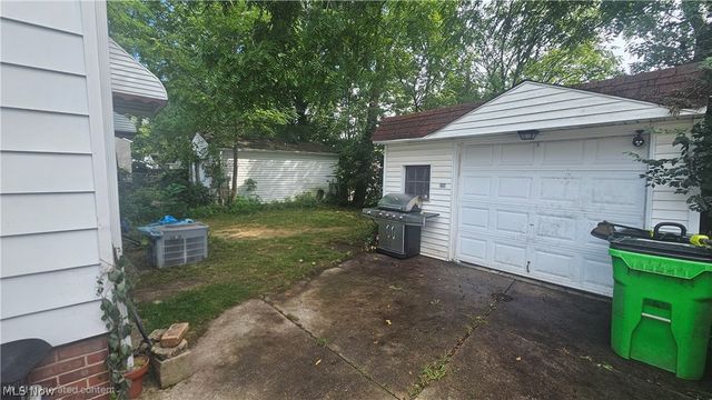 12332 Park Knoll Drive, Garfield Heights, OH 44125