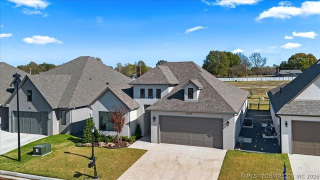 1207 N 71st Place, Broken Arrow, OK 74014
