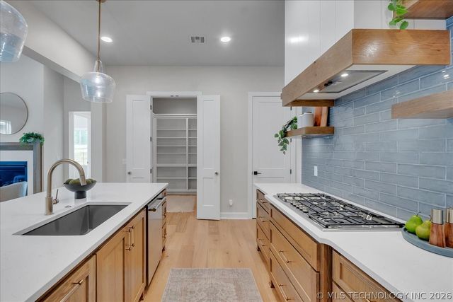 1207 N 71st Place, Broken Arrow, OK 74014