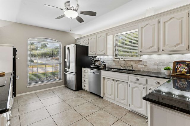 901 Autumn Lake Drive, Allen, TX 75002