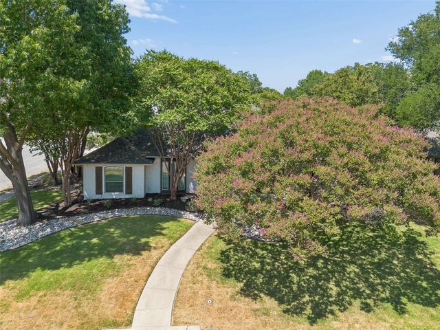 901 Autumn Lake Drive, Allen, TX 75002