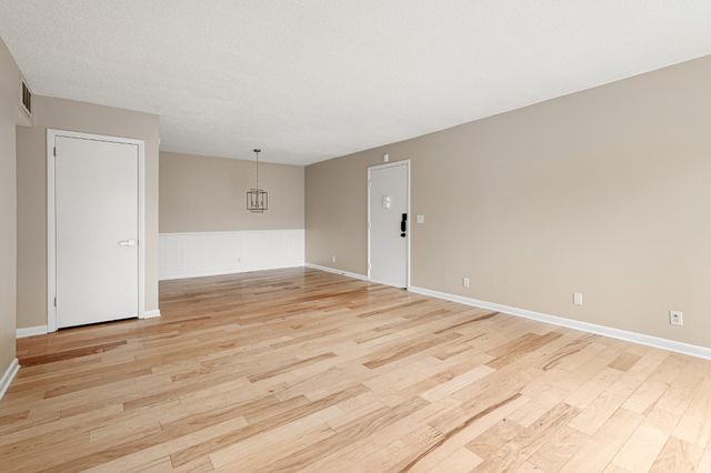 21 Vaughns Gap Rd Apt 23, Nashville, TN 37205