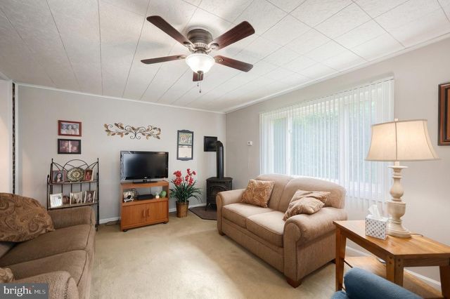 141 EVERGREEN LN, York, PA 17408