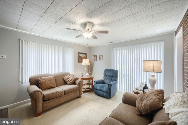 141 EVERGREEN LN, York, PA 17408