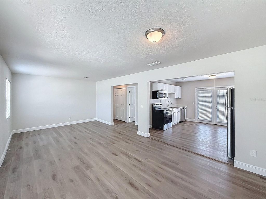 Image 6 of property listing at 7503 W NEW ORLEANS AVENUE, Tampa, FL 33615