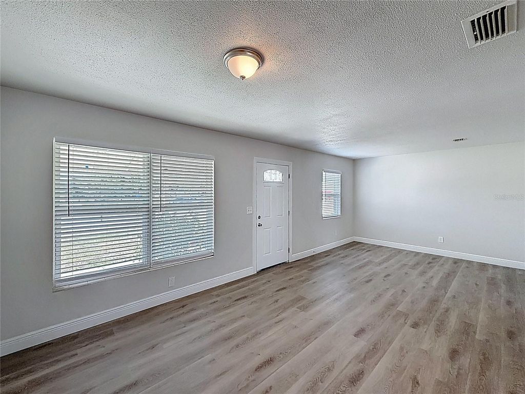 Image 7 of property listing at 7503 W NEW ORLEANS AVENUE, Tampa, FL 33615