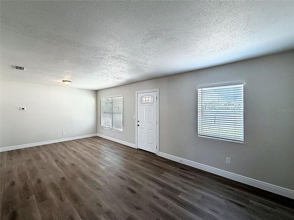 Image 8 of property listing at 7503 W NEW ORLEANS AVENUE, Tampa, FL 33615