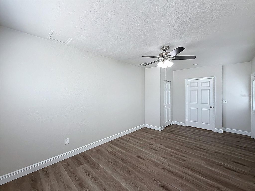 Image 10 of property listing at 7503 W NEW ORLEANS AVENUE, Tampa, FL 33615