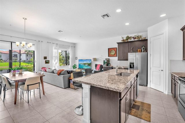 11568 SW 13th Ln, Pembroke Pines, FL 33025