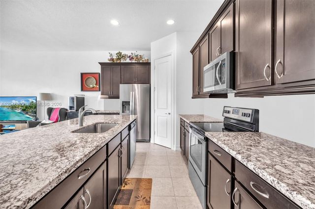 11568 SW 13th Ln, Pembroke Pines, FL 33025