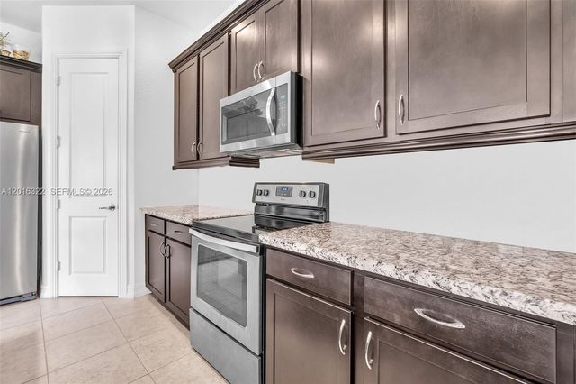 11568 SW 13th Ln, Pembroke Pines, FL 33025