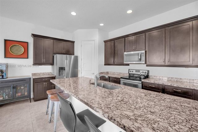 11568 SW 13th Ln, Pembroke Pines, FL 33025