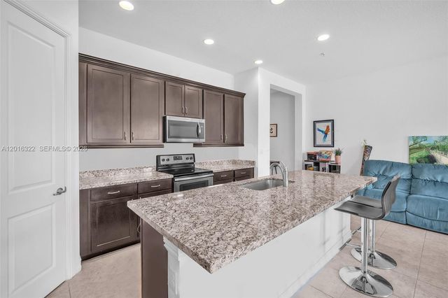 11568 SW 13th Ln, Pembroke Pines, FL 33025