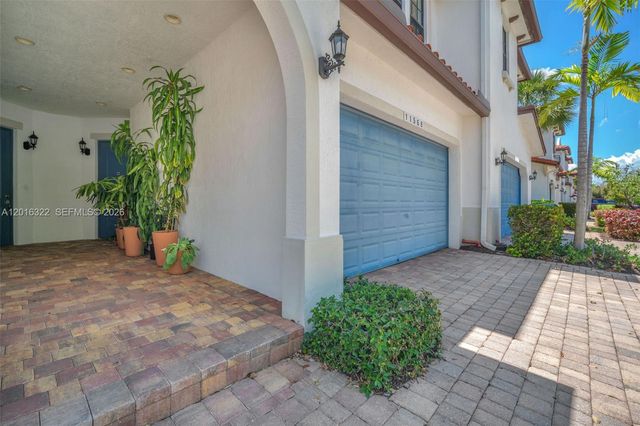 11568 SW 13th Ln, Pembroke Pines, FL 33025