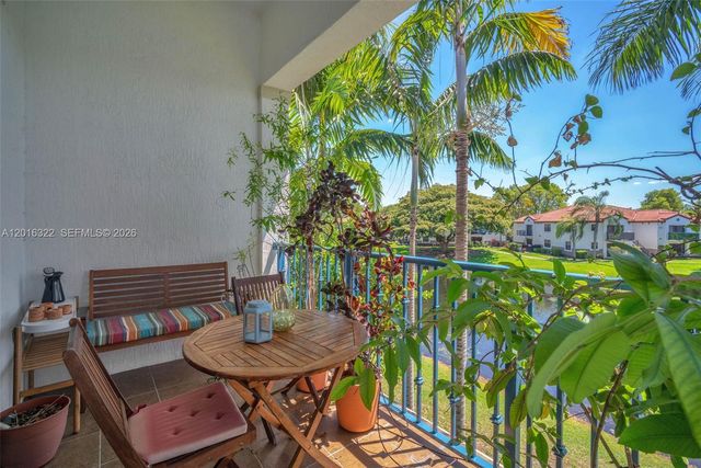 11568 SW 13th Ln, Pembroke Pines, FL 33025