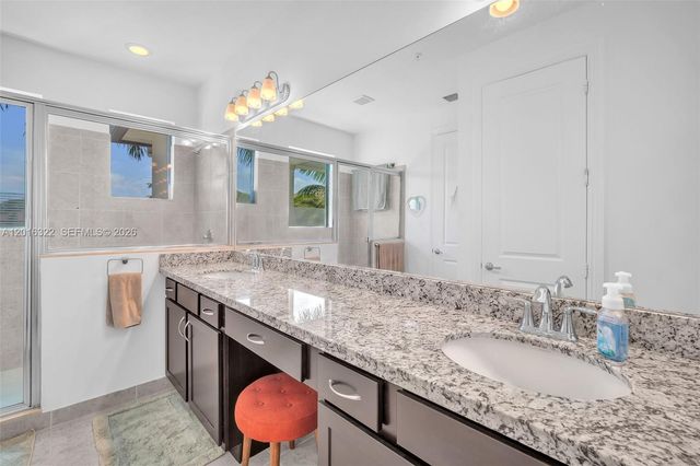 11568 SW 13th Ln, Pembroke Pines, FL 33025
