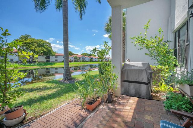 11568 SW 13th Ln, Pembroke Pines, FL 33025