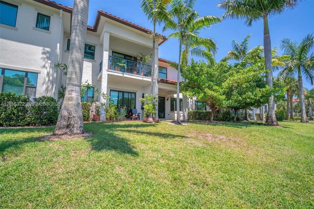 11568 SW 13th Ln, Pembroke Pines, FL 33025