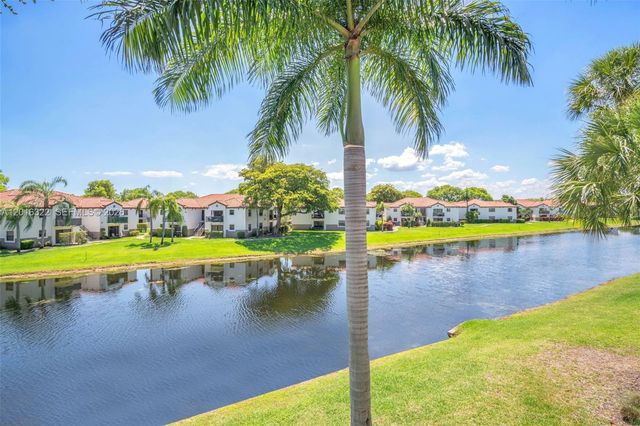 11568 SW 13th Ln, Pembroke Pines, FL 33025