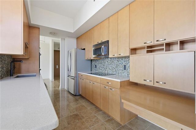 4950 Central Street 702, Kansas City, MO 64112