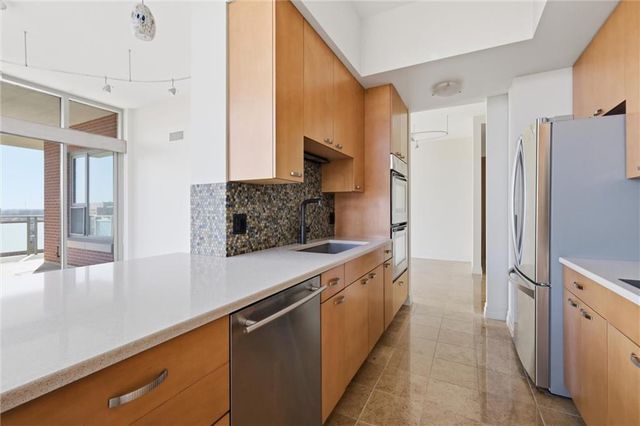 4950 Central Street 702, Kansas City, MO 64112