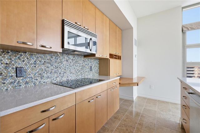 4950 Central Street 702, Kansas City, MO 64112