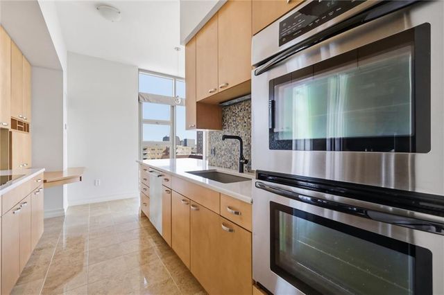 4950 Central Street 702, Kansas City, MO 64112