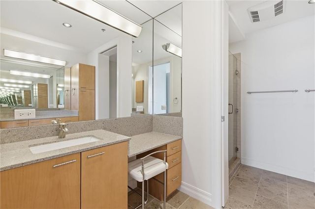 4950 Central Street 702, Kansas City, MO 64112