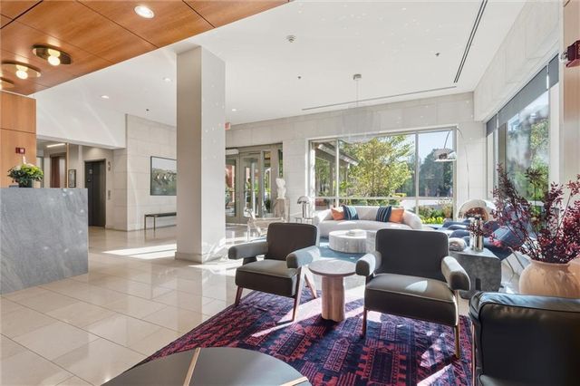 4950 Central Street 702, Kansas City, MO 64112