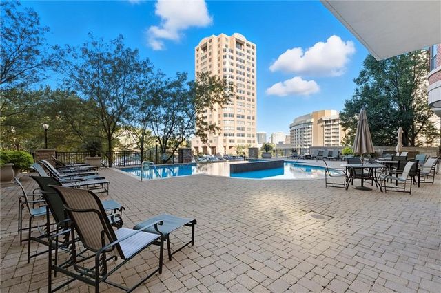 4950 Central Street 702, Kansas City, MO 64112