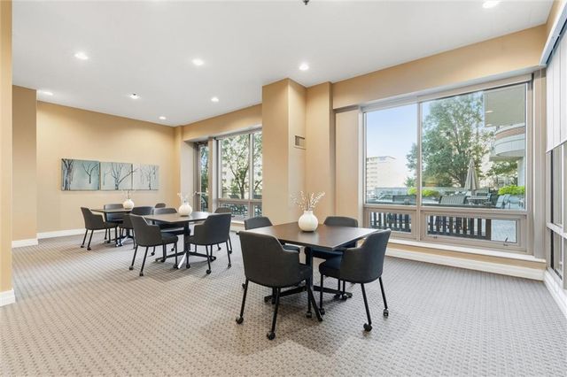 4950 Central Street 702, Kansas City, MO 64112