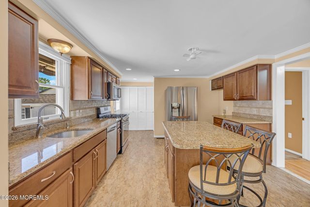 3 Brookview Lane, Manalapan, NJ 07726