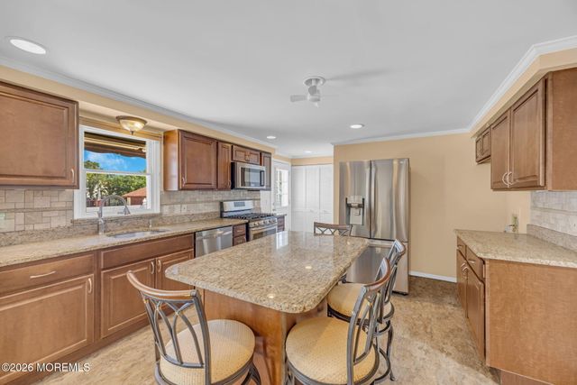 3 Brookview Lane, Manalapan, NJ 07726