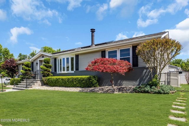 3 Brookview Lane, Manalapan, NJ 07726