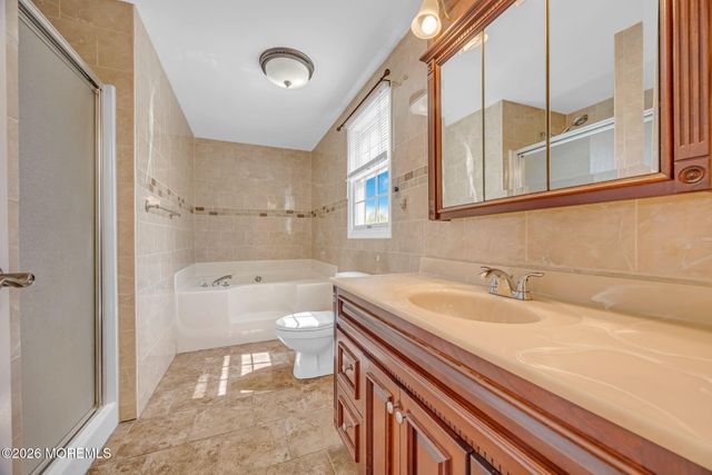 3 Brookview Lane, Manalapan, NJ 07726