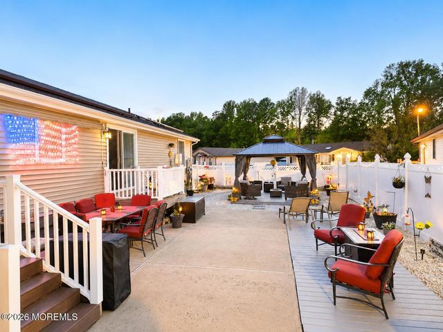 3 Brookview Lane, Manalapan, NJ 07726